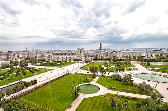 Jardins des Tuileries et Palais du Louvre 
